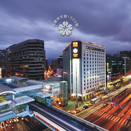 Brother Hotel Taipei Exterior photo